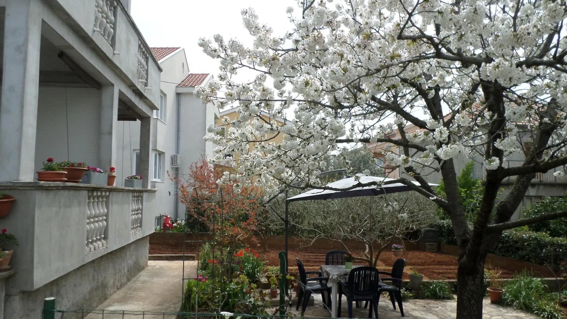 Funktionelles Apartment Mit Terrasse Zadar